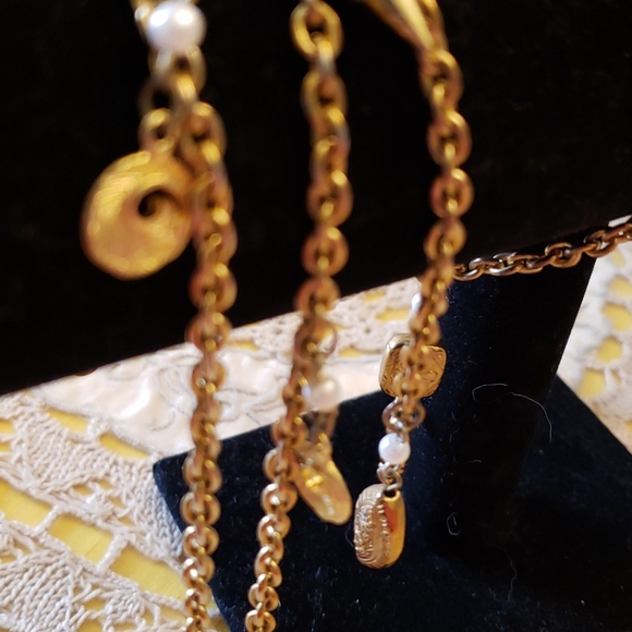 Long necklace with hanging charms - Picture 3 of 3